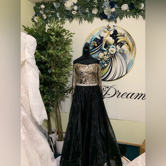 Johnathan Kayne Dresses & Skirts - Johnathan Kayne 8052 Black and Gold Dress Gown Size 4 NWT